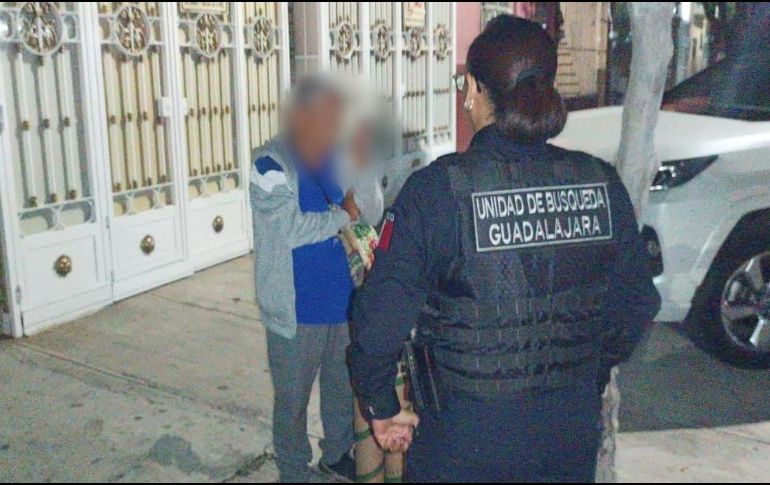 Una mujer con demencia senil andaba vagando por las calles, pero la Unidad de Bùsqueda de Guadalajara la encontrò rapidamente. Especial / Policia de Guadalajara