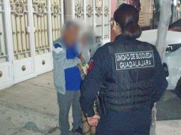 Una mujer con demencia senil andaba vagando por las calles, pero la Unidad de Bùsqueda de Guadalajara la encontrò rapidamente. Especial / Policia de Guadalajara